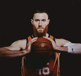 阿隆·贝恩斯(Aron Baynes  )