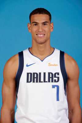德怀特·鲍威尔(Dwight Powell)