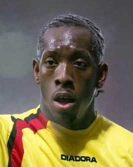 多伊利(Lloyd Doyley)