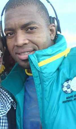 伊图梅伦·库内(Itumeleng Isaac Khune)