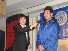 球场外的王选宏