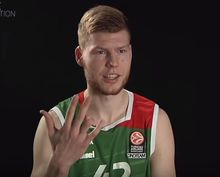 进入NBA前的贝尔坦斯讲述自己失去的手指