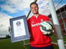 贝戈维奇手持吉尼斯纪录