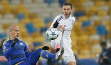 雷巴尔卡(右)在比赛中