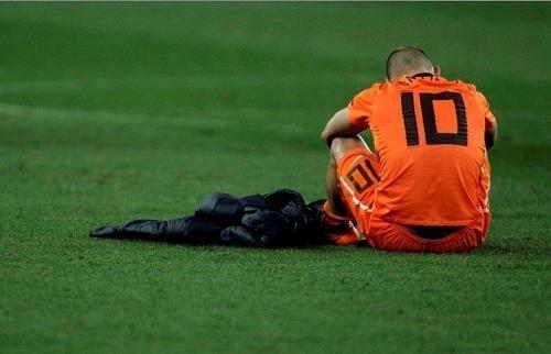 斯内德输掉南非世界杯决赛后落寞的背影